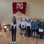 uczniowie w czasie akademii