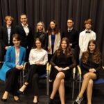 uczniowie członkowie drużyn debatujących