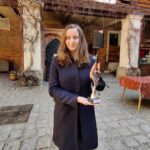 uczennica z pucharem