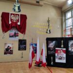 sala gimnastyczna udekorowana na zakończenie roku szkolnego