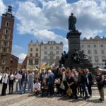 uczniowie na wycieczce