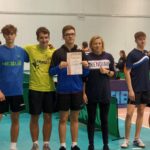 uczniowie z dyplomem