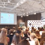 uczestnicy warsztatów w sali