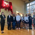 uczniowie na akademii