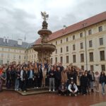 uczniowie w czasie wycieczki