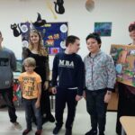 uczniowie w czasie wróżb