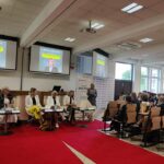 uczesnicy debaty na auli WSB