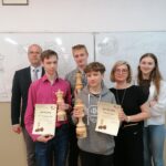 zwycięzcy konkursu z nagrodami i dyplomami