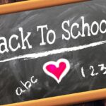 tablica z napisem "back to school"