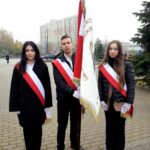 Sztandar wraz z pocztem sztandarowym II LO w Dąbrowie Górniczej