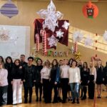 wszyscy uczestnicy konkursu wraz z jury i opiekunami pozujący do zdjęcia