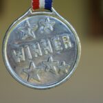 medal z napisem "winner"