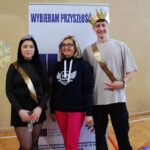 miss i mister II LO w Dąbrowie Górniczej wraz z dyrektorem szkoły