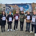 uczestnicy olimpiady z dyplomami