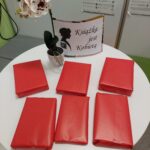 dekoracja w bibliotece szkolnej z okazji dnia kobiet