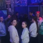 uczniowie w laser house