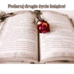 otwarta książka z różą po środku