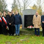 poczet sztandarowy szkoły w uroczystościach dni wolnościowych