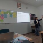 prowadząca zajęcia dla uczniów