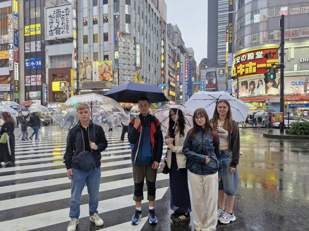 uczniowie w Tokio