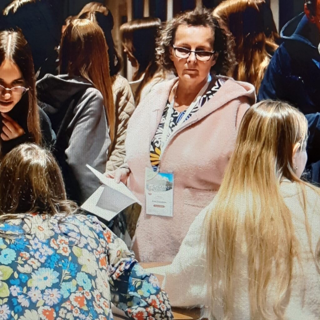 nauczyciel podczas spotkania na olimpiadzie