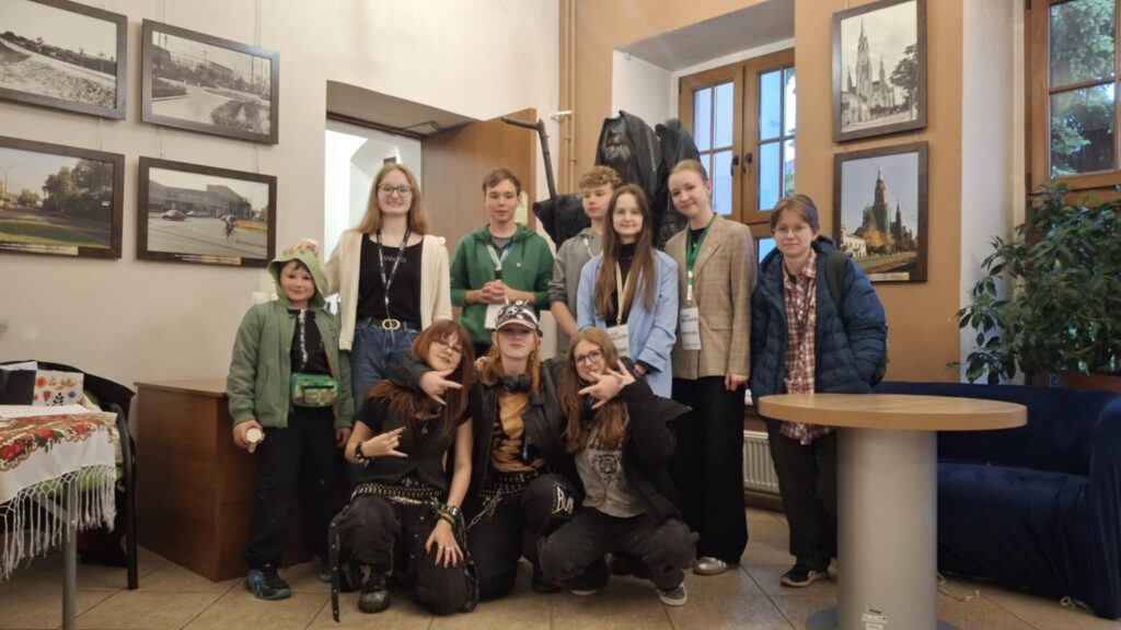uczniowie w sztygerce