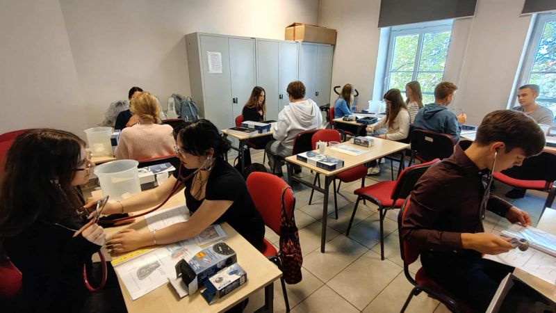 uczniowie podczas zajęć praktycznych